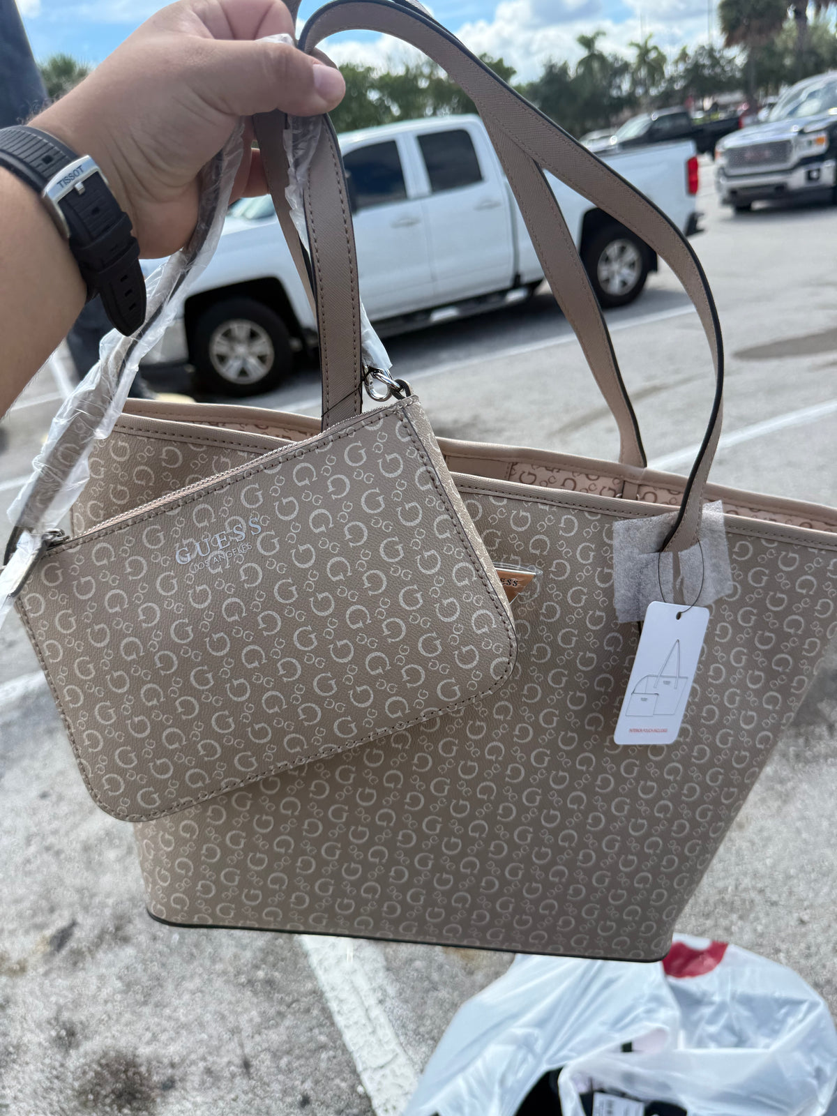 Cartera Guess + Nolita