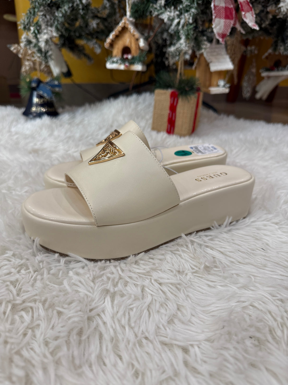 Sandalias Guess Crema
