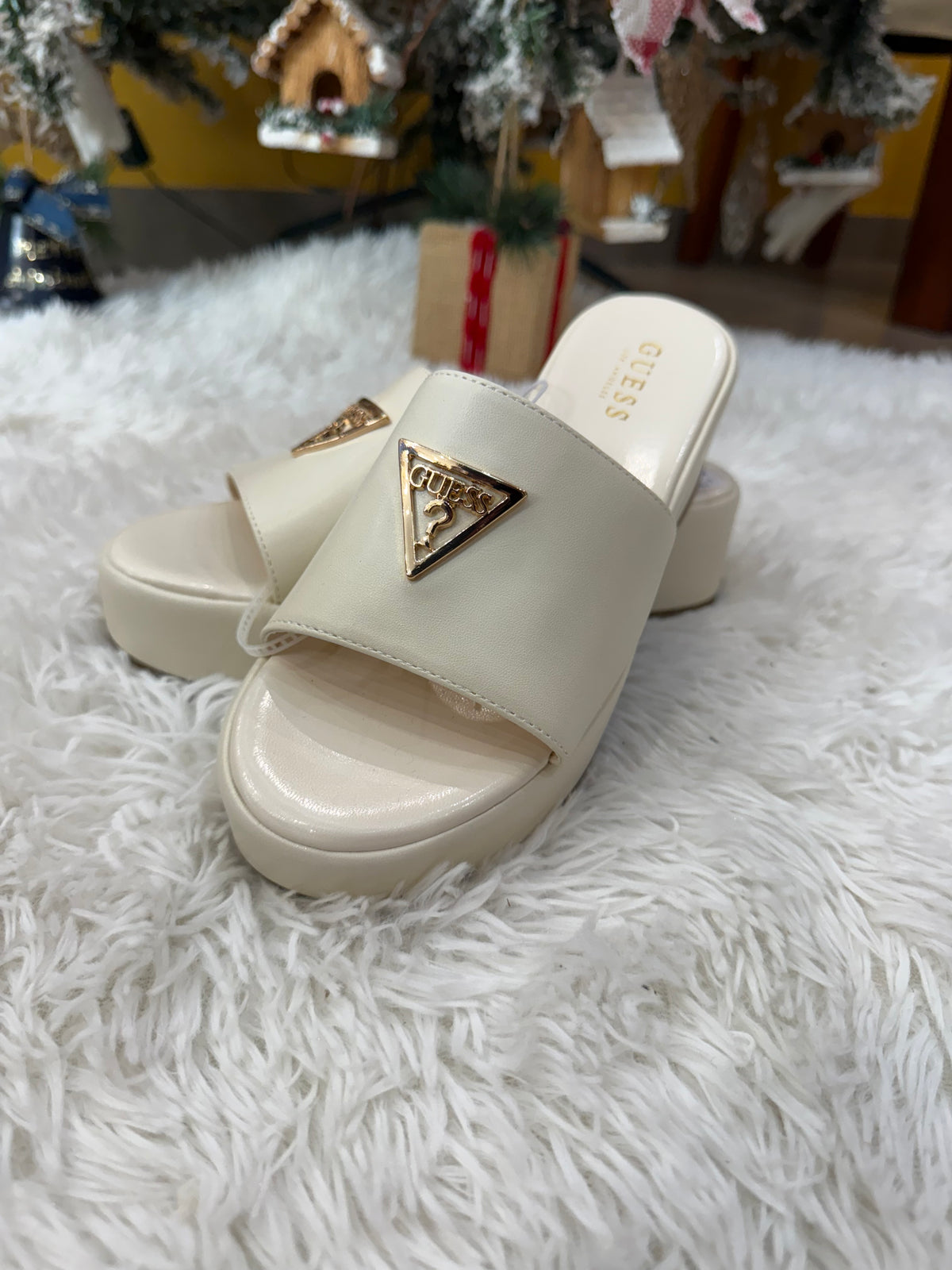 Sandalias Guess Crema